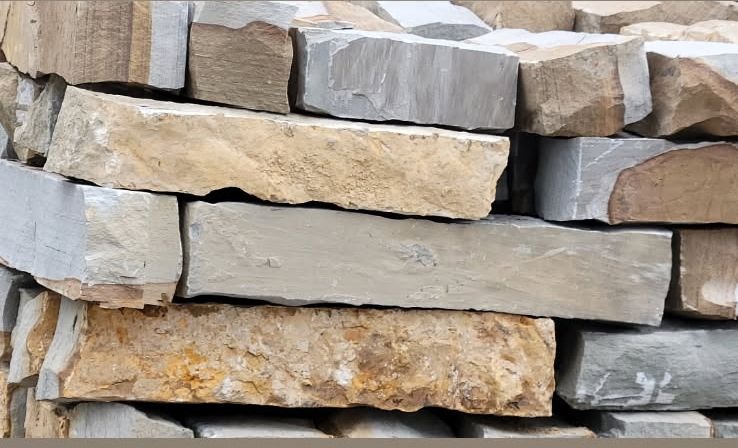 Fieldstone & rough hewn blocks